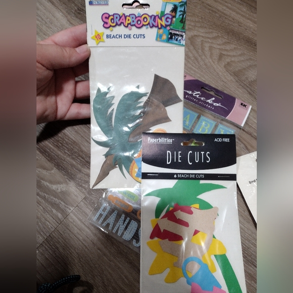 Scrapbooking sticker lot - Picture 4 of 7